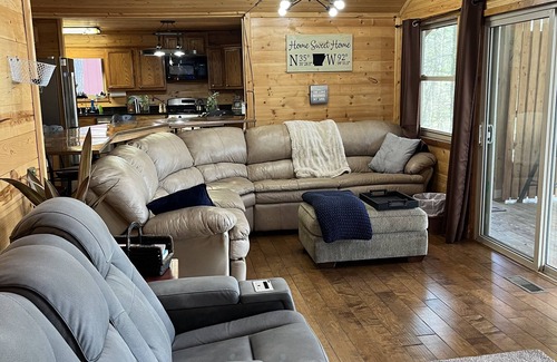 Greers Ferry Cabina | Lakeside Lodge for family fun with game room and covered deck! Fish & Swim!!!