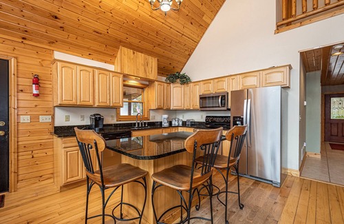 McHenry Cabaña | Lakeside Lodge