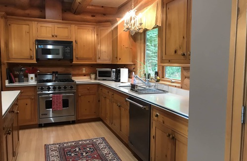Conover Casa | Lakeside Lodge Vacation Rental. See discounts below for less than 12 people.