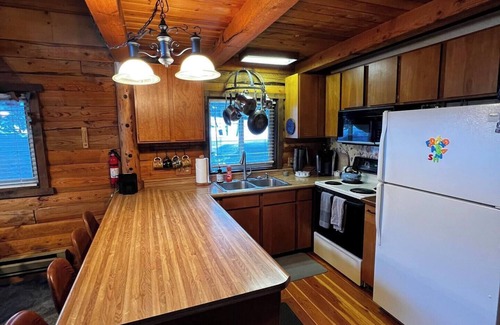 Tamarack Resort Cabina | Lakeside Log Cabin with Loft