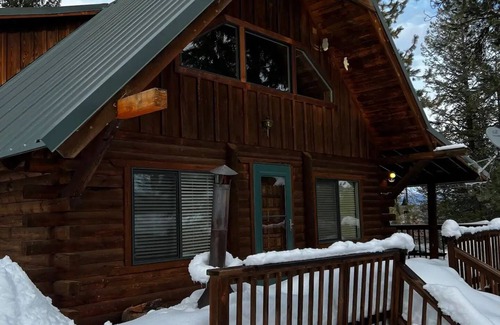 Tamarack Resort Cabina | Lakeside Log Cabin with Loft