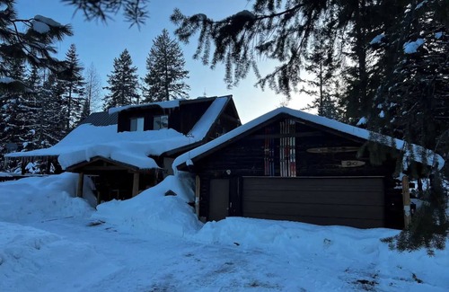 Tamarack Resort Cabina | Lakeside Log Cabin with Loft