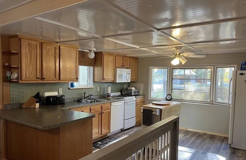 Shell Lake Cabina | LAKESIDE LOOKOUT: Experience stunning views, Endless Shorline, Family Retreat.