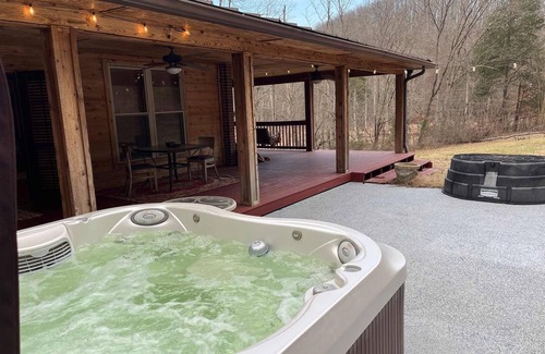Franklin Cabina | Lakeside Lovers Cabin sauna/hot tub option LL1