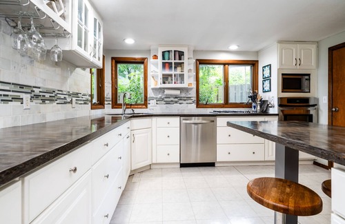 Edwardsburg Casa | Lakeside Luxury: 3BR Retreat on Eagle Lake!