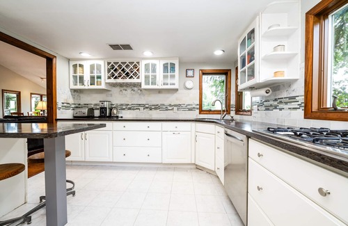 Edwardsburg Casa | Lakeside Luxury: 3BR Retreat on Eagle Lake!