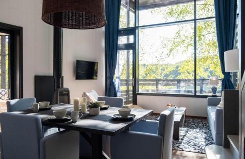 Maubray Casa | Lakeside luxury mansion by Belvilla