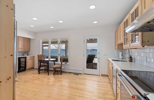 Skaneateles Casa | Lakeside Luxury Retreat- 5 Bedroom home with expansive Skaneateles lake frontage