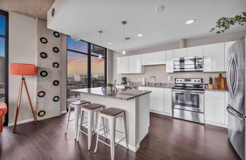 Downtown Cleveland Apartamento | Lakeside Luxury Suite - Rock & Roll - Cle Flats - 2 Free parking