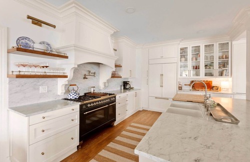 Lake Murray of Richland Casa | Lakeside Manor | Sleeps 10 | Pool Table & Playroom