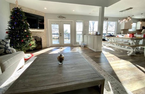 Onalaska Casa | Lakeside Memories - Family Friendly, Great Backyard, Fishing, Fire, and Kayaking