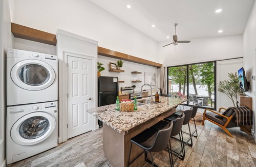 Grove Cabina | Lakeside Modern Luxury w/Lake Views