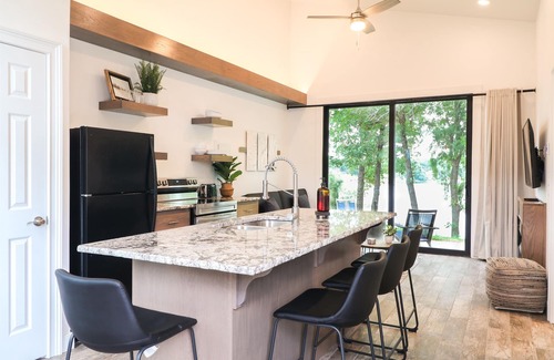 Grove Cabina | Lakeside Modern Luxury w/Lake Views