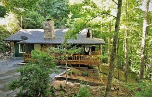 Topton Villa | Lakeside Mountain Oasis - 3 Bedroom Cabin with Outdoor Hot Tub