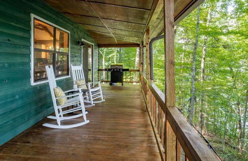 Topton Villa | Lakeside Mountain Oasis - 3 Bedroom Cabin with Outdoor Hot Tub