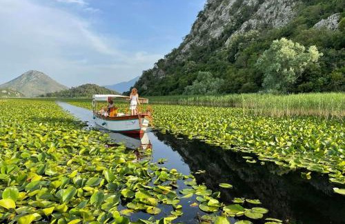 Karuc Casa | Lakeside oasis home Karuc