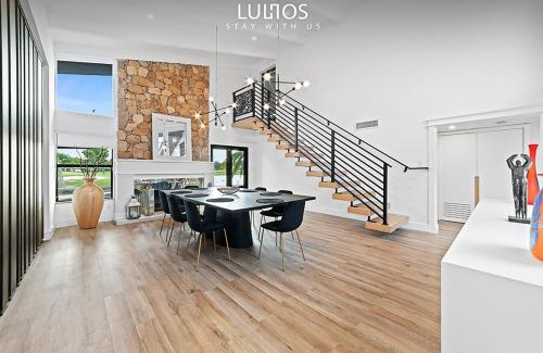 Country Club Casa | Lakeside Oasis Pool Sauna and Golf in Miami L40