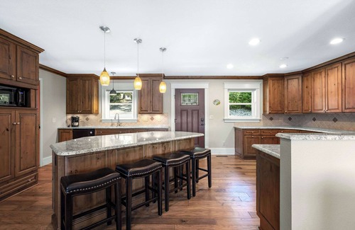 Linn Creek Casa | Lakeside Oasis – Room for 12!