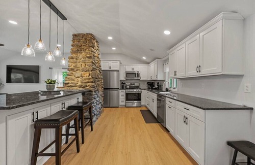 Cheshire Casa | Lakeside Oasis w/Kayaks & Charm