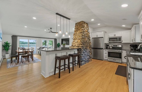 Cheshire Casa | Lakeside Oasis w/Kayaks & Charm