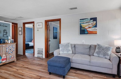 Telogia Casa | LakeSide on Lanier - 2 bedroom 1 bath house on the lake