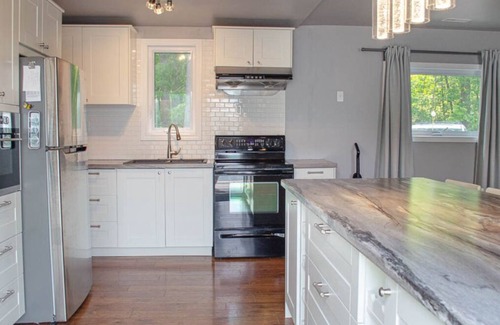 Carlow/Mayo Cabaña | Lakeside Perch Cottage-2 beds, 1 bunkie, 1 bath
