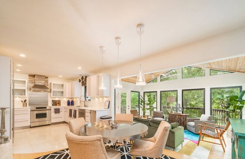 Piney Casa | Lakeside | Private Pool | Sleeps 18 | Dog-Friendly