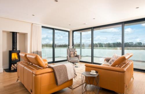 Holworth Casa | Lakeside property with spa access on a nature reserve Driftwood BV09