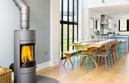 Holworth Casa | Lakeside property with spa access on a nature reserve Kirrin Barn BV26