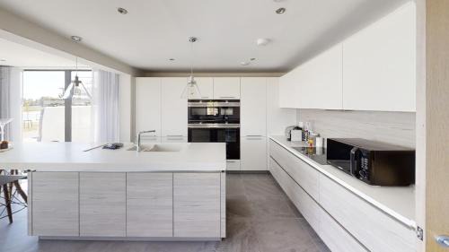 Holworth Casa | Lakeside property with spa access on a nature reserve Beaumont Village 25 BV25