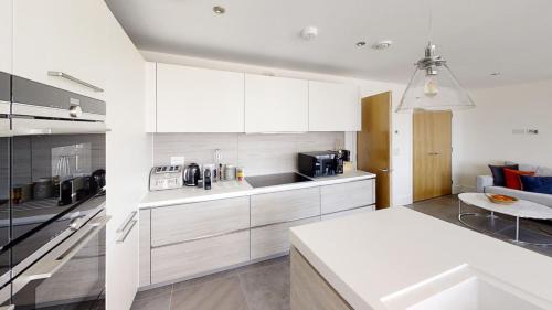 Holworth Casa | Lakeside property with spa access on a nature reserve Beaumont Village 25 BV25