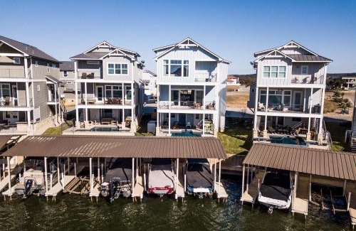Kingsland Casa | Lakeside Property with Temperature Control Pool on Lake LBJ