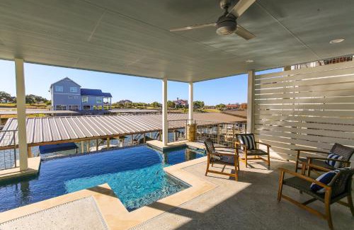 Kingsland Casa | Lakeside Property with Temperature Control Pool on Lake LBJ