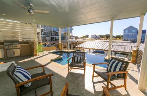 Kingsland Casa | Lakeside Property with Temperature Control Pool on Lake LBJ