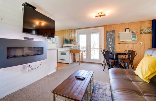 Kimberling City Casa | Lakeside Reeds Spring Home w/ Pool Access & Deck!