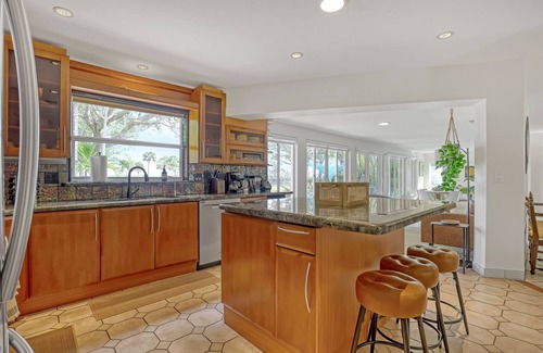 Florida North Atlantic Coast Casa | Lakeside Retreat a Waterfront Property