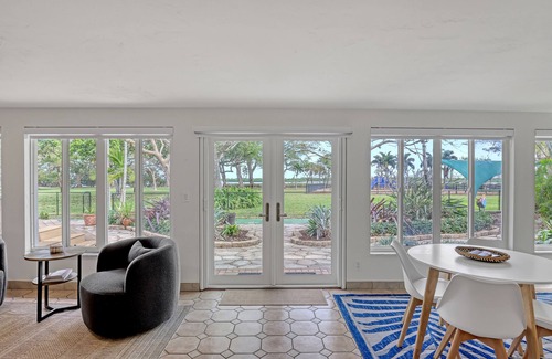 Florida North Atlantic Coast Casa | Lakeside Retreat a Waterfront Property