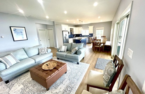 Saratoga Springs Casa | Lakeside Retreat: the comfort of lake life and a short ride to the Track!