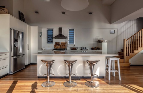 Central Coast Casa | Lakeside Retreat for Families & Groups – Spacious 5-Bedroom Home with Pool