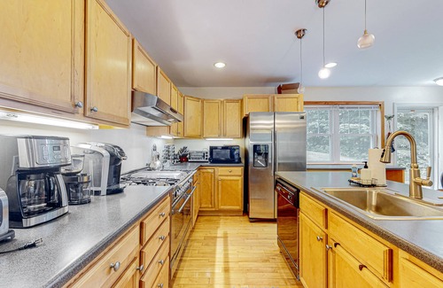 North Hero Casa | Lakeside Retreat in North Hero with dock, boat, & kayaks