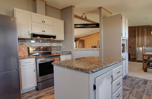 Dennis Cabaña | Lakeside Retreat: Kayaks, Fishing, Relaxing Sunsets