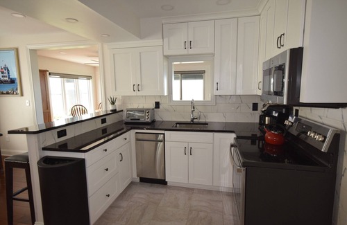 Lorain Casa | LAKESIDE RETREAT-Overlooking the scenic beauty of Lake Erie, Lorain,Ohio