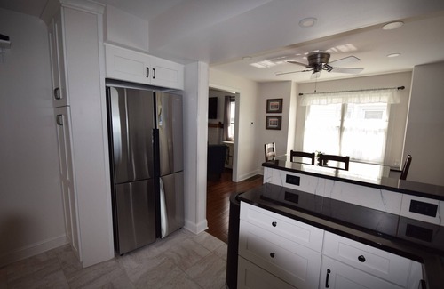 Lorain Casa | LAKESIDE RETREAT-Overlooking the scenic beauty of Lake Erie, Lorain,Ohio