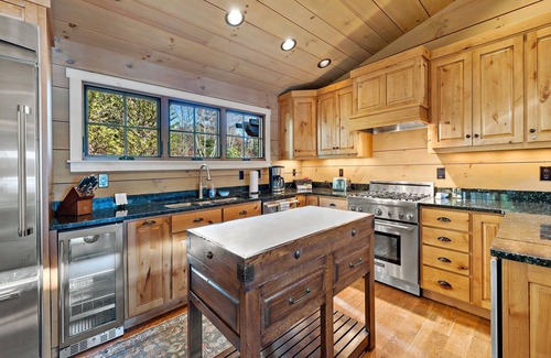 Nebo Casa | Lakeside Retreat | Pet-friendly, Grill, Fire Pit & Stunning Lakefront Views!