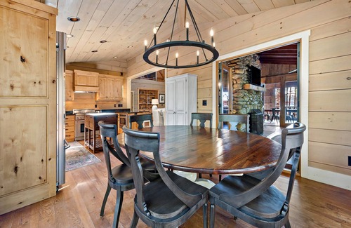 Nebo Casa | Lakeside Retreat | Pet-friendly, Grill, Fire Pit & Stunning Lakefront Views!