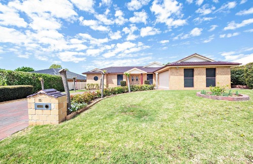 Dubbo Casa | Lakeside Retreat - Pool, Close to Zoo & Golf Club