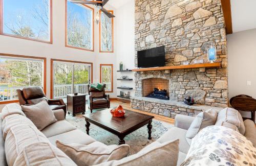 Brevard Casa | Lakeside Retreat