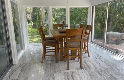 Port Saint Lucie Casa | Lakeside Retreat