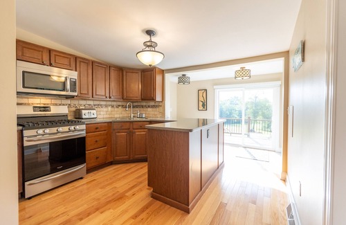 Broadalbin Casa | Lakeside Retreat with Guest Cottage on 5+ Acres