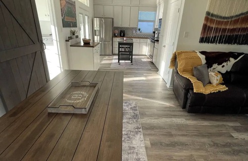 Hattiesburg Casa | Lakeside Runway Retreat, waterfront kayaks, luxury in the country